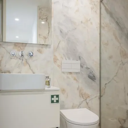 Liiiving In - Luxury Gallery Ii *