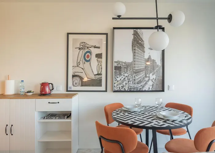 Liiiving In - Luxury Gallery Ii