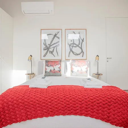 Liiiving In - Luxury Gallery Apartment *