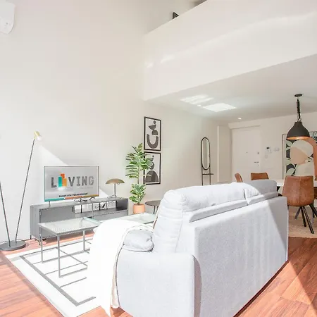 Liiiving In - Luxury Gallery Apartment