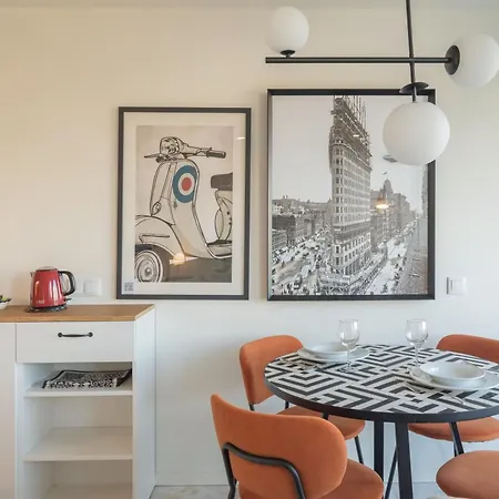 Liiiving In - Luxury Gallery Ii *