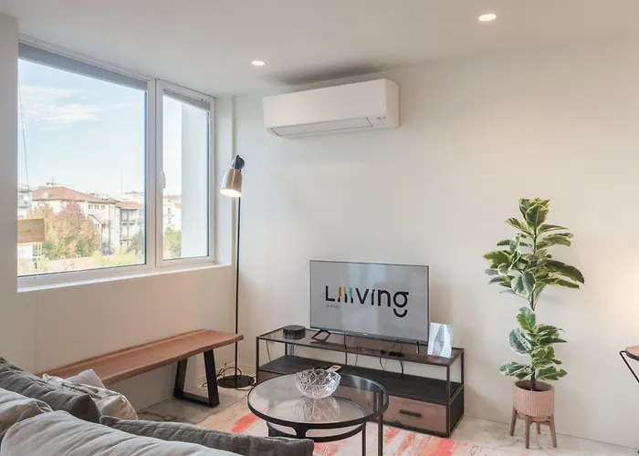 Liiiving In - Luxury Gallery Ii