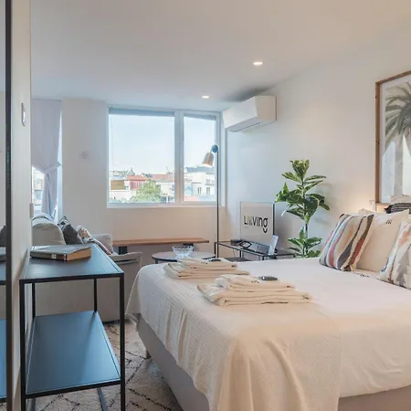 Liiiving In - Luxury Gallery Ii *